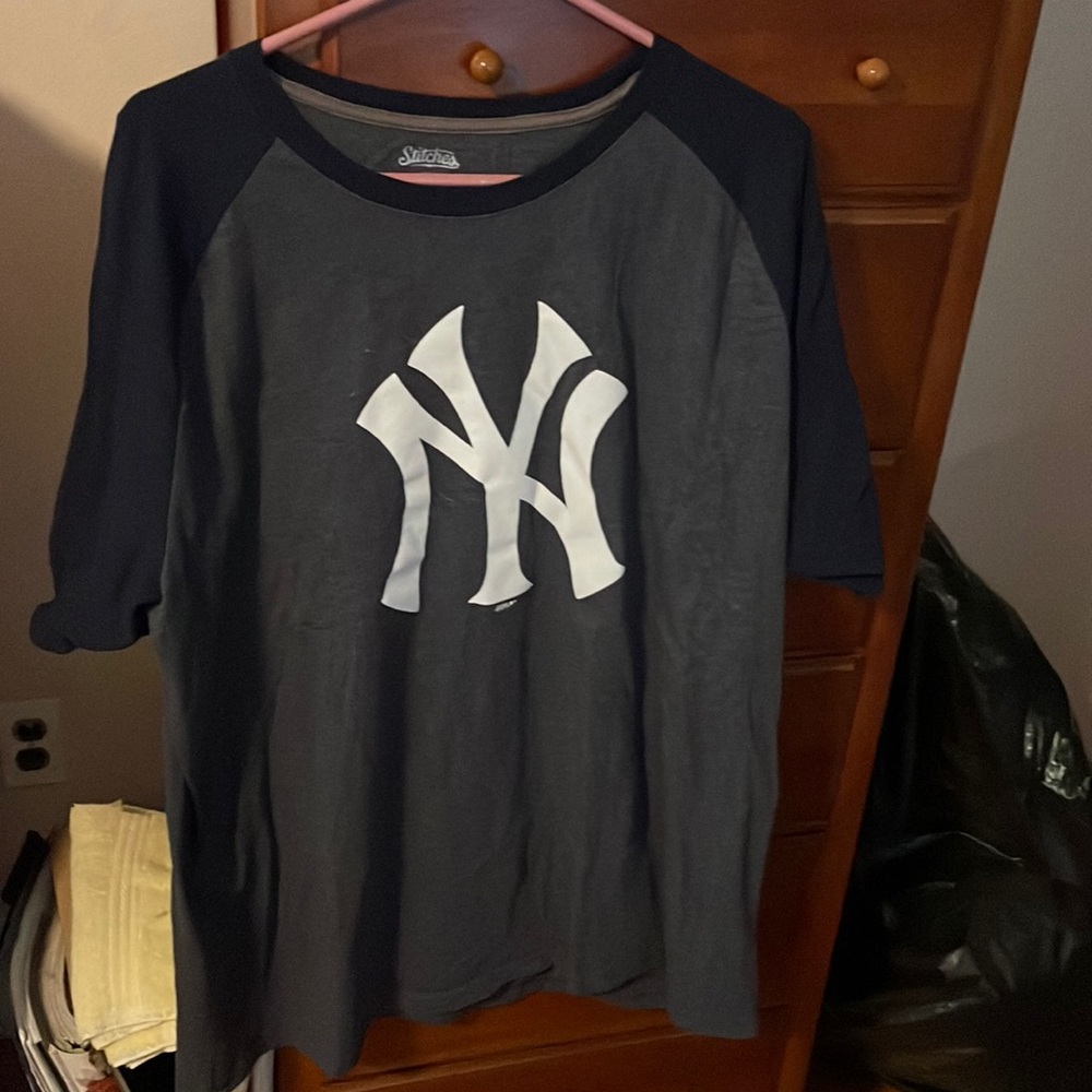 Blue and gray Yankees t shirt,size 2XL, EUC